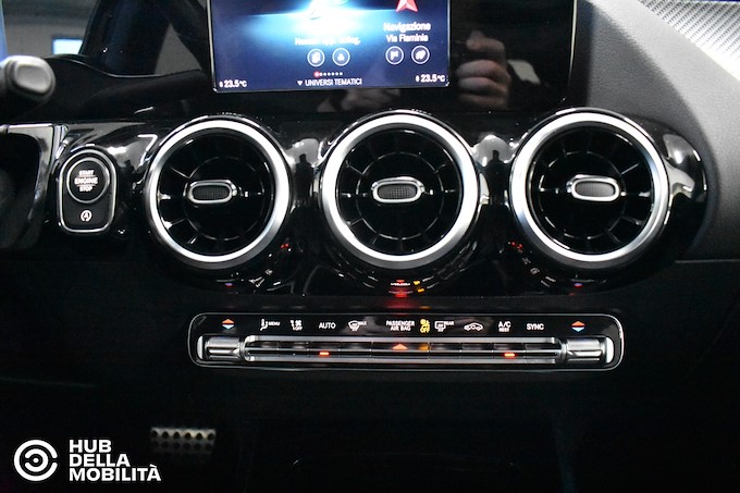 MERCEDES-BENZ GLA 200 d Automatic Premium